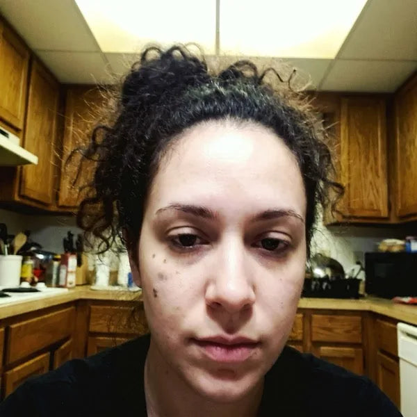 Jasmin R., 27